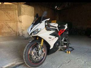 TRIUMPH DAYTONA 675 R
