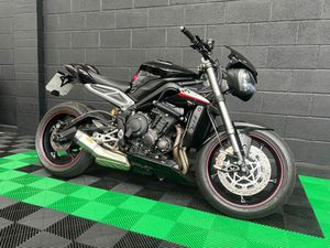 2017 TRIUMPH STREET TRIPLE 765 RS A VENDRE