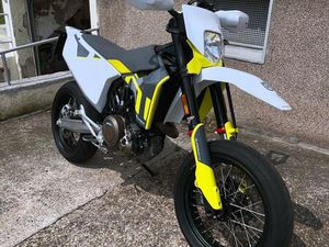 HUSQVARNA 701 SUPERMOTO, LEOVINCE, TOP GEPFLEGT