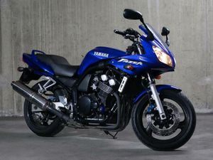 YAMAHA FZS 600 FAZER