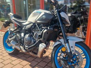 YAMAHA MT07 WIE NEU!