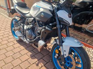 YAMAHA MT07 YAMT WIE NEU!