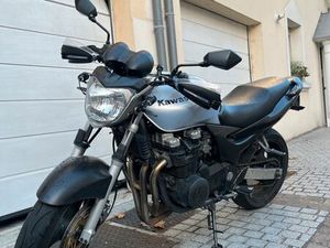 JE VENDS UNE MOTO KAWASAKI Z750 EN BON ÉTAT MÉCANIQUE. CG-CT À JOUR