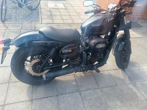 ② HYOSUNG BOBBER 125 CC