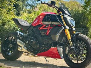 DUCATI DIAVEL 1260 S ROT *WENIG KM