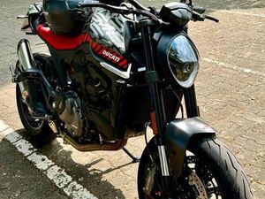 DUCATI MONSTER 937+