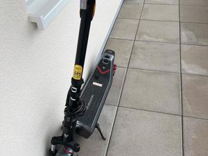 E-ROLLER MIT NAGELNEUEN HELM !!! 300X FAST NEU!!!GARANTIE !!!