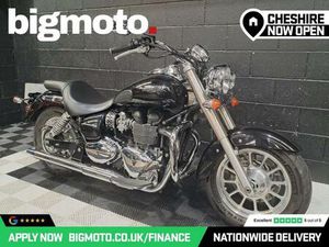 TRIUMPH BONNEVILLE BOBBER BLACK