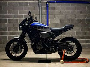 YAMAHA XSR 700 ARGENTO