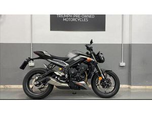 VENDO TRIUMPH STREET TRIPLE 765 RS (2023 - 25) USATA A LUCCA (CODICE 9837104) - MOTO.IT