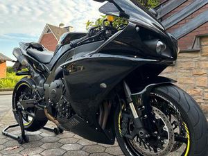 YAMAHA R1 RN22 AKRAPOVIC | GARAGENFAHRZEUG | NEUER SERVICE