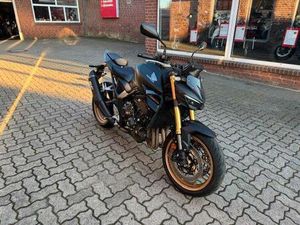 HONDA CB1000 HORNET SP MIT SC-PROJECT UND ZUBEHÖR