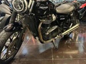 TRIUMPH STREET TWIN 900