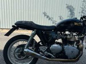 TRIUMPH THRUXTON 900