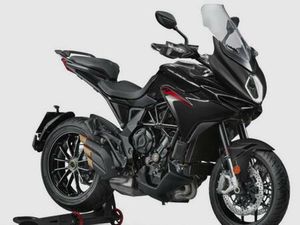 VENDO MV AGUSTA TURISMO VELOCE 800 R (2023 - 25) USATA A SALERNO (CODICE 9838572) - MOTO.IT