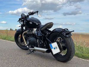 TRIUMPH BONNEVILLE BOBBER