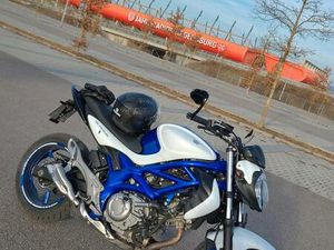 SUZUKI GLADIUS SFV 650 / ABS MIT GRIFFHEIZUNG
