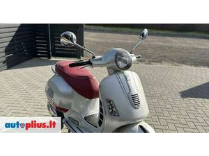 PIAGGIO VESPA 300 CC, SCOOTERS / MOPEDS