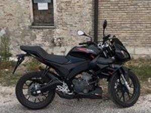 APRILIA TUONO 125-SOLO 2.700KM-PARI AL NUOVO