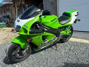 KAWASAKI ZX7R
