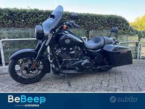 HARLEY-DAVIDSON ROAD KING C.V.O. ROAD KING 11...