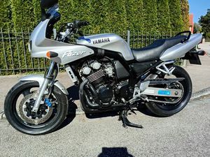 YAMAHA FZS 600 FAZER