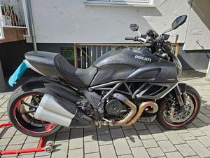 DUCATI DIAVEL CARBON