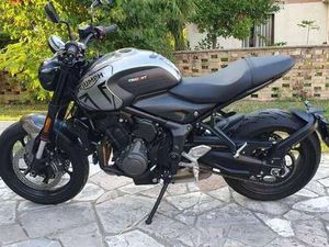 TRIUMPH TRIDENT 660 GRIGIO