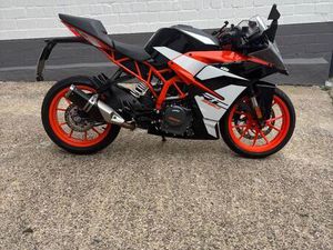 KTM RC 390 4866 KM BJ 2018