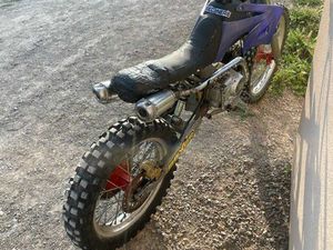 DIRT MONTER AVEC ROUE CROSS