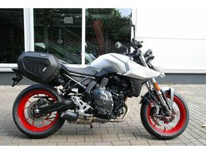 SUZUKI GSX-8S MIT SEITENTASCHEN