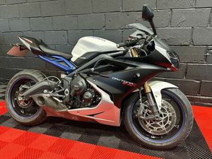 2013 TRIUMPH DAYTONA 675 A VENDRE