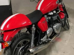 2009 TRIUMPH THRUXTON LOW KM