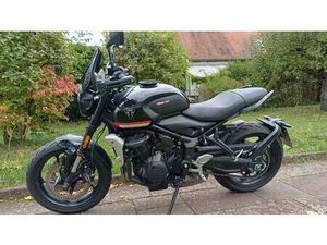 TRIUMPH TRIDENT 660
