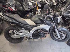 SUZUKI GSR 600