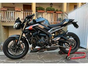 TRIUMPH STREET TRIPLE RS