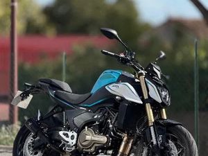 QJ MOTOR SRK 550 2025