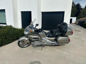 ② HONDA GOLDWING GL 1800 ABS