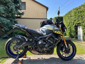 YAMAHA MT-09