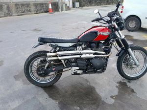TRIUMPH SPEEDMASTER TRACKER