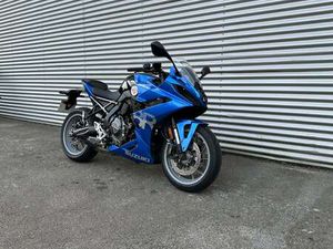 SUZUKI GSX 8R