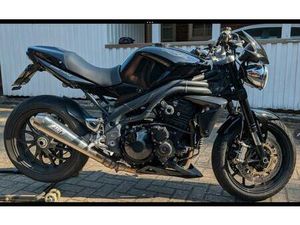 TRIUMPH SPEED TRIPLE 1050