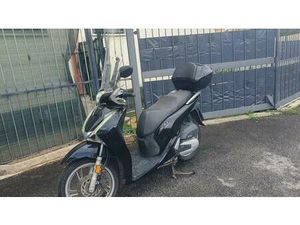 VENDO HONDA SH 150 I (2017 - 19) USATA A ROMA (CODICE 9841255) - MOTO.IT