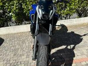 YAMAHA MT-07 CON SCARICO AKRAPOVIC