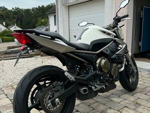 YAMAHA XJ6