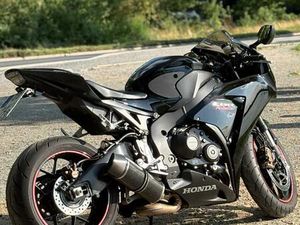 HONDA CBR 1000R FIREBLADE