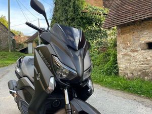YAMAHA XMAX MOMO DESIGN