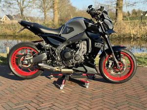 YAMAHA MT-09 ZEER UNIEK GRIJS