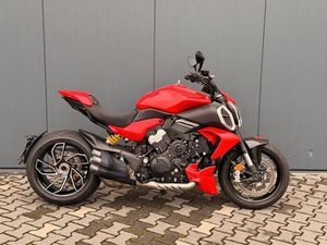 DUCATI DIAVEL V4