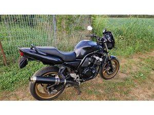 VENDO YAMAHA FZS 600 FAZER (2002 - 03) USATA A MEZZAGO (CODICE 9841892) - MOTO.IT